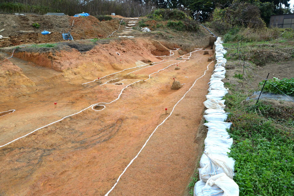 3区　1号溝条遺構掘削状況（北西から）.jpg